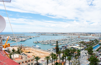 Resale - Apartment / Flat - Torrevieja - Torrevieja Centro