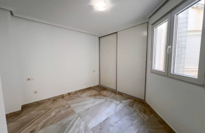 Resale - Apartment / Flat - Torrevieja