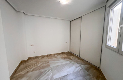 Resale - Apartment / Flat - Torrevieja