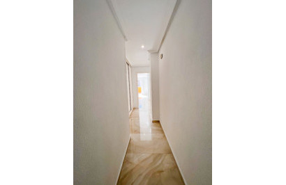 Resale - Apartment / Flat - Torrevieja
