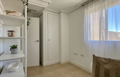 Resale - Apartment / Flat - Torrevieja