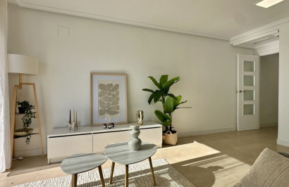 Resale - Apartment / Flat - Torrevieja