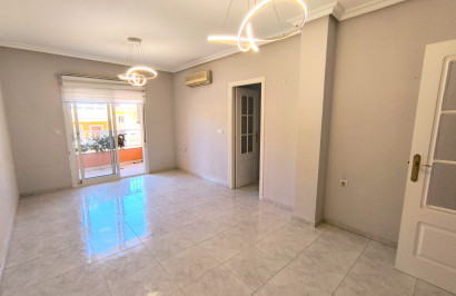 Reventa - Apartamento / Piso - Los Montesinos