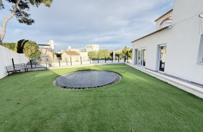 Resale - Detached Villa - Villamartín