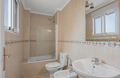 Resale - Apartment / Flat - Daya Nueva - Costa Blanca South