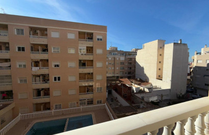 Resale - Apartment / Flat - Torrevieja