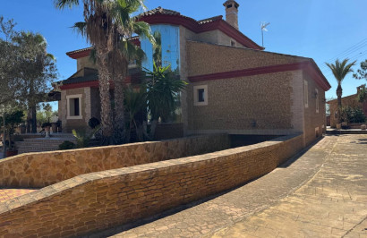 Reventa - Finca / Propiedad de Campo - Los Montesinos