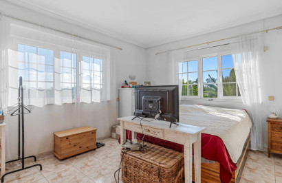 Resale - Finca / Country Property - Los Montesinos