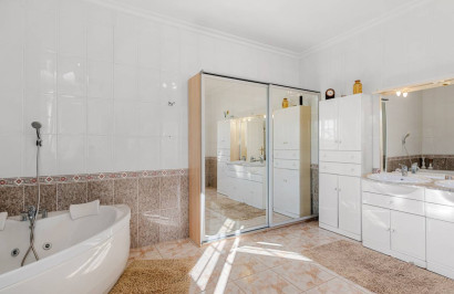 Resale - Finca / Country Property - Los Montesinos