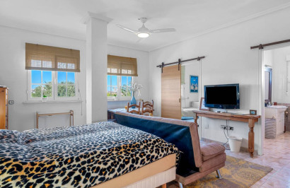 Resale - Finca / Country Property - Los Montesinos