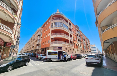 Resale - Apartment / Flat - Torrevieja - Playa del Cura
