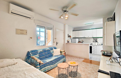 Resale - Apartment / Flat - Torrevieja - Punta Prima