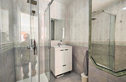 Resale - Apartment / Flat - Torrevieja - La Mata