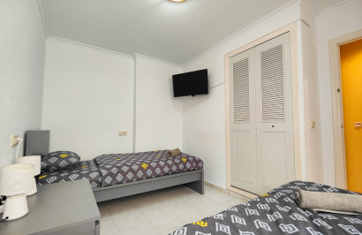 Resale - Apartment / Flat - Torrevieja - La Mata