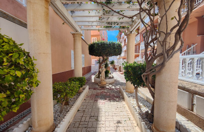 Resale - Apartment / Flat - Torrevieja - La Mata