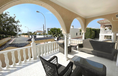 Reventa - Villa independiente - Ciudad Quesada - Central Quesada