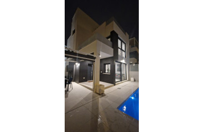 Reventa - Villa independiente - Punta Prima