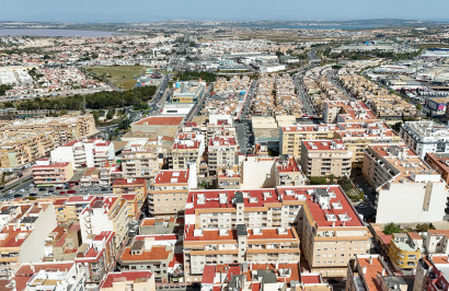 Resale - Apartment / Flat - Torrevieja - El Molino