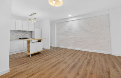 Resale - Apartment / Flat - Torrevieja - Centro