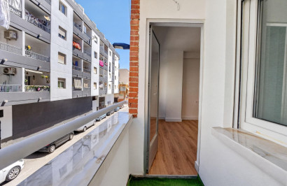 Resale - Apartment / Flat - Torrevieja - Centro