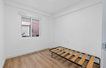 Resale - Apartment / Flat - Torrevieja - Centro
