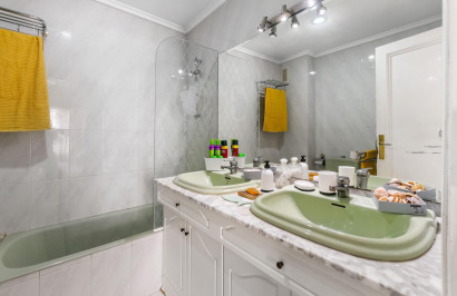 Resale - Apartment / Flat - Torrevieja - Centro - Muelle Pesquero