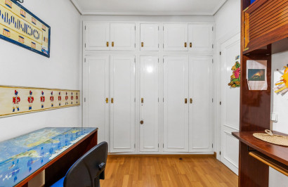Resale - Apartment / Flat - Torrevieja - Centro - Muelle Pesquero