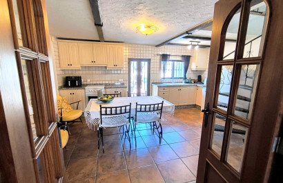 Resale - Finca / Country Property - Albatera