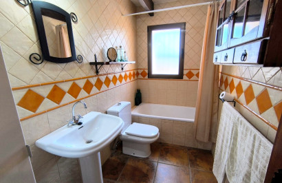 Resale - Finca / Country Property - Albatera