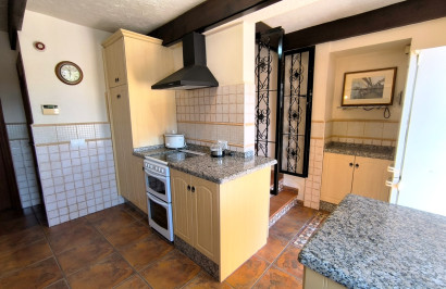 Resale - Finca / Country Property - Albatera