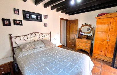Resale - Finca / Country Property - Albatera