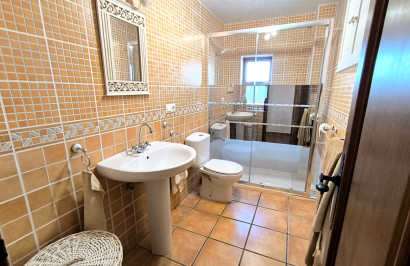Resale - Finca / Country Property - Albatera