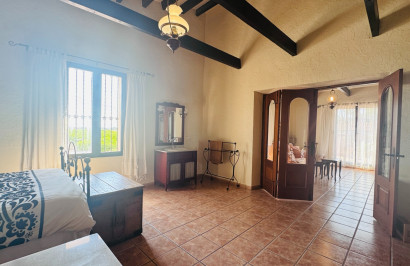 Resale - Finca / Country Property - Albatera