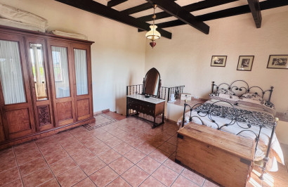Resale - Finca / Country Property - Albatera