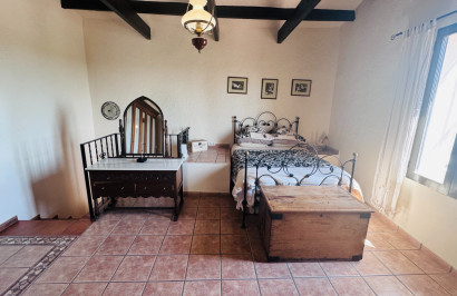 Resale - Finca / Country Property - Albatera