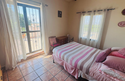 Resale - Finca / Country Property - Albatera