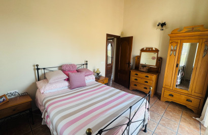 Resale - Finca / Country Property - Albatera