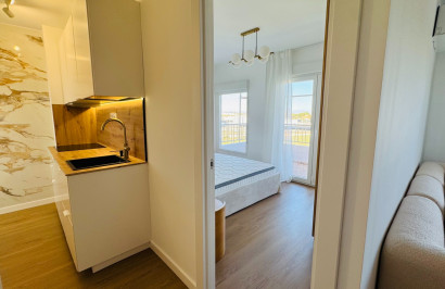 Resale - Apartment / Flat - Torrevieja - Punta Prima