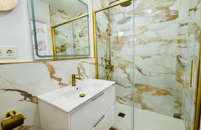 Resale - Apartment / Flat - Torrevieja - Punta Prima