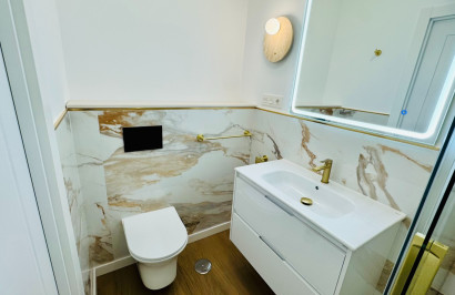 Resale - Apartment / Flat - Torrevieja - Punta Prima