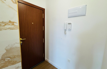 Resale - Apartment / Flat - Torrevieja - Punta Prima
