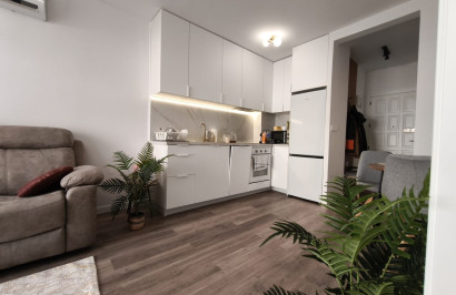 Resale - Apartment / Flat - Torrevieja - Torrevieja Centro