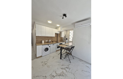 Resale - Apartment / Flat - Torrevieja - Playa del Cura