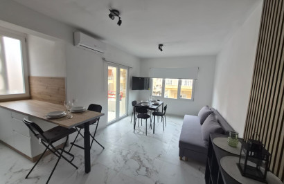 Resale - Apartment / Flat - Torrevieja - Playa del Cura