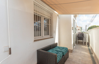 Resale - Apartment / Flat - Torrevieja - Lago Jardin