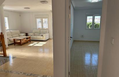 Herverkoop - Vrijstaande villa - Torrevieja - VILLAMARTIN
