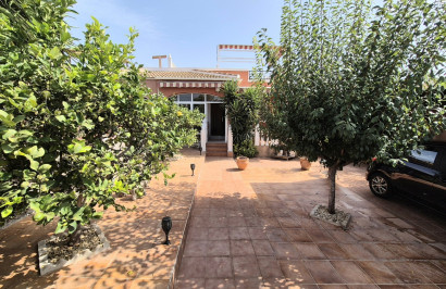 Herverkoop - Stadshuis - Los Montesinos - La Herrada