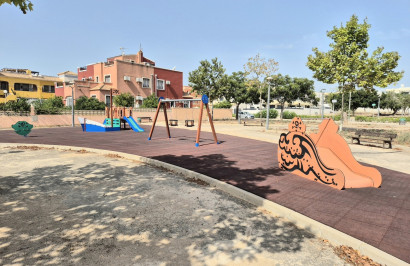 Herverkoop - Stadshuis - Los Montesinos - La Herrada