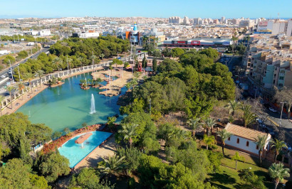 Resale - Apartment / Flat - Torrevieja - Parque de las Naciones