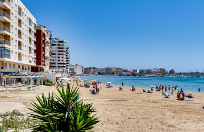 Resale - Apartment / Flat - Torrevieja - Playa del Acequión